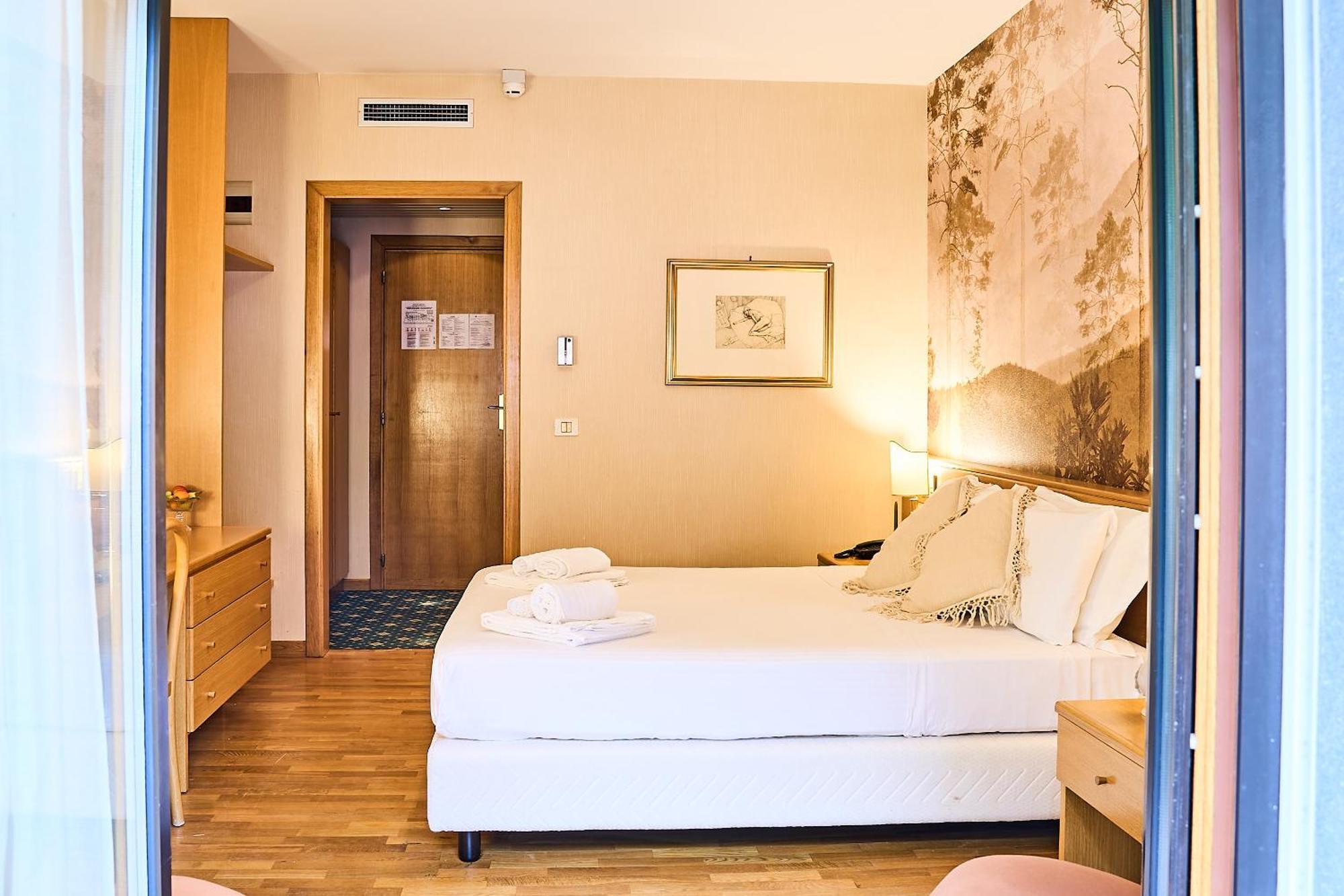 Hotel Camigliatello Камилятело Силано Екстериор снимка
