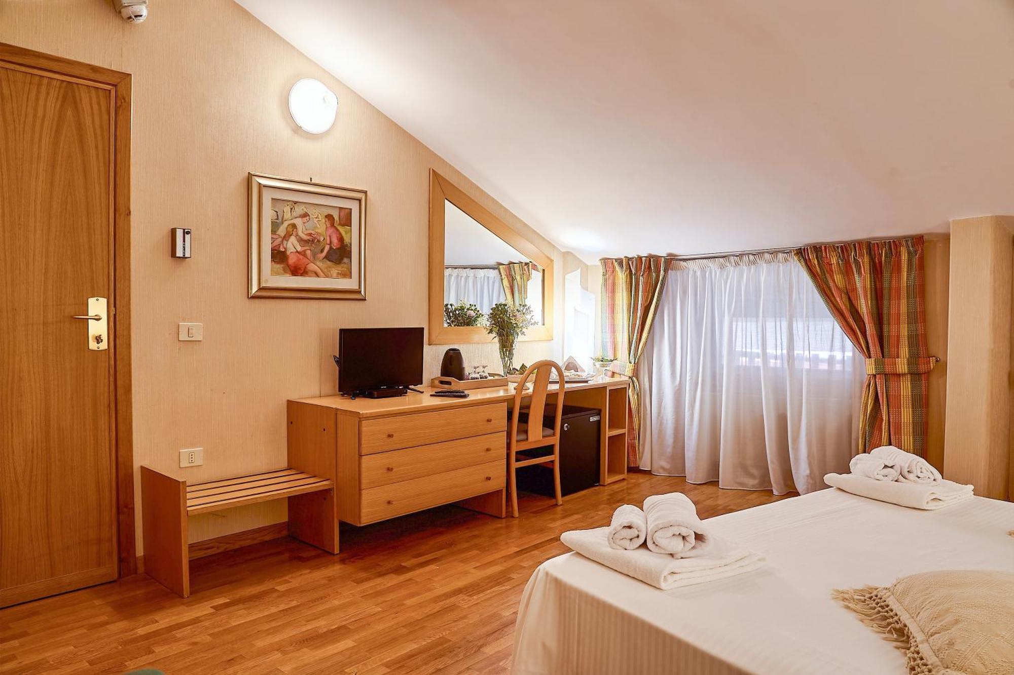 Hotel Camigliatello Камилятело Силано Екстериор снимка