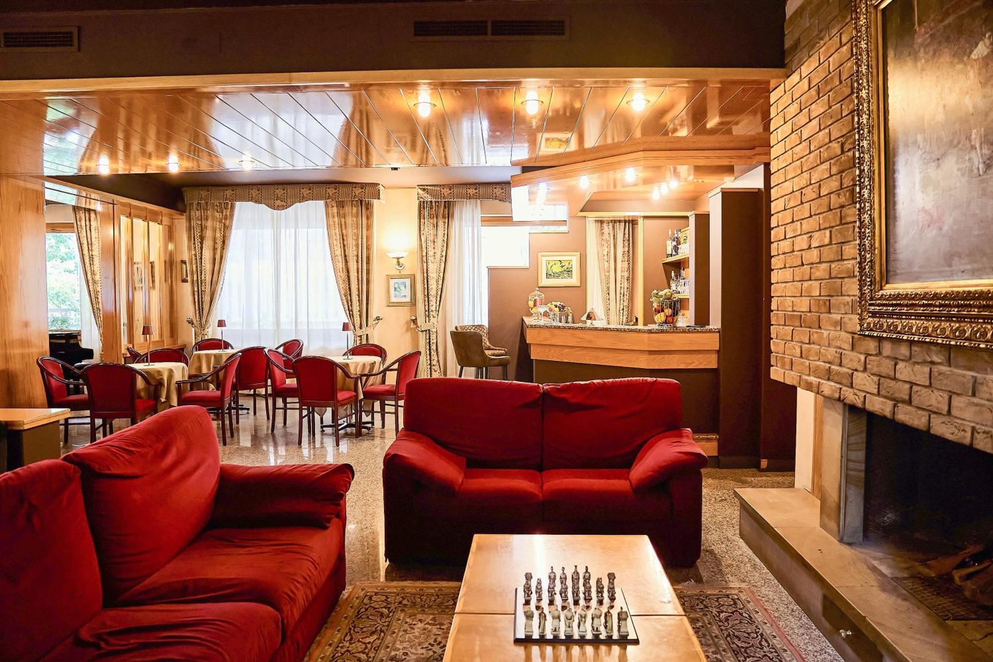 Hotel Camigliatello Камилятело Силано Екстериор снимка