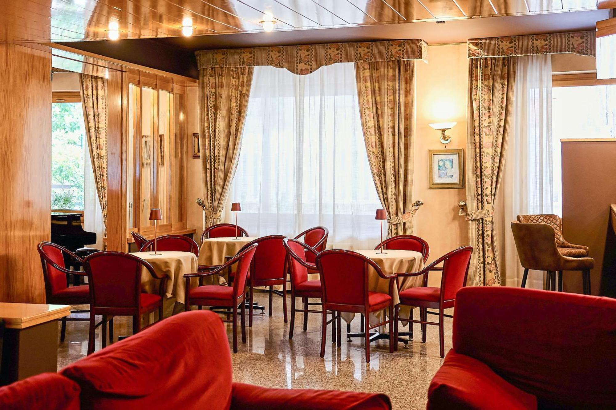 Hotel Camigliatello Камилятело Силано Екстериор снимка