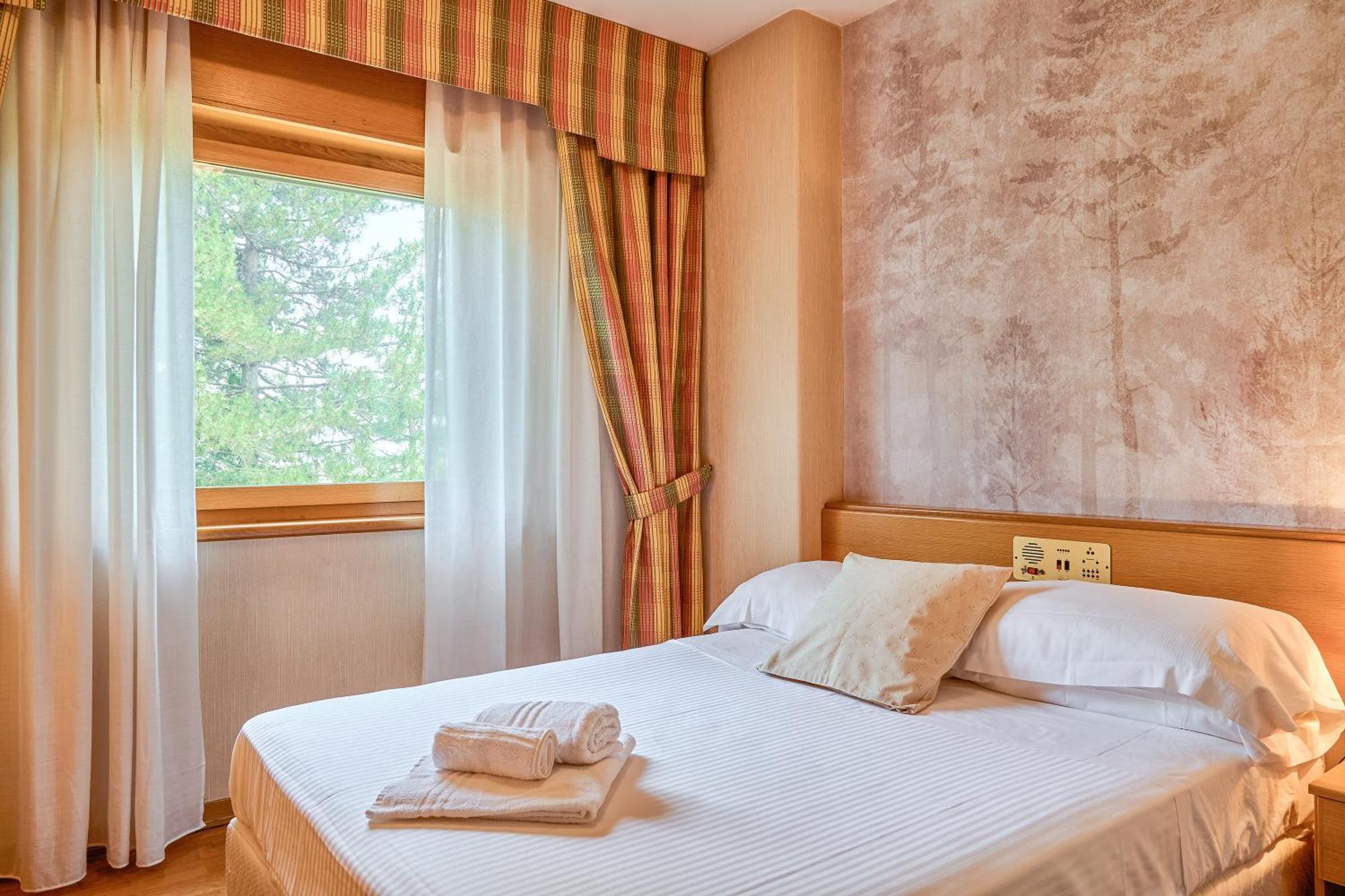 Hotel Camigliatello Камилятело Силано Екстериор снимка