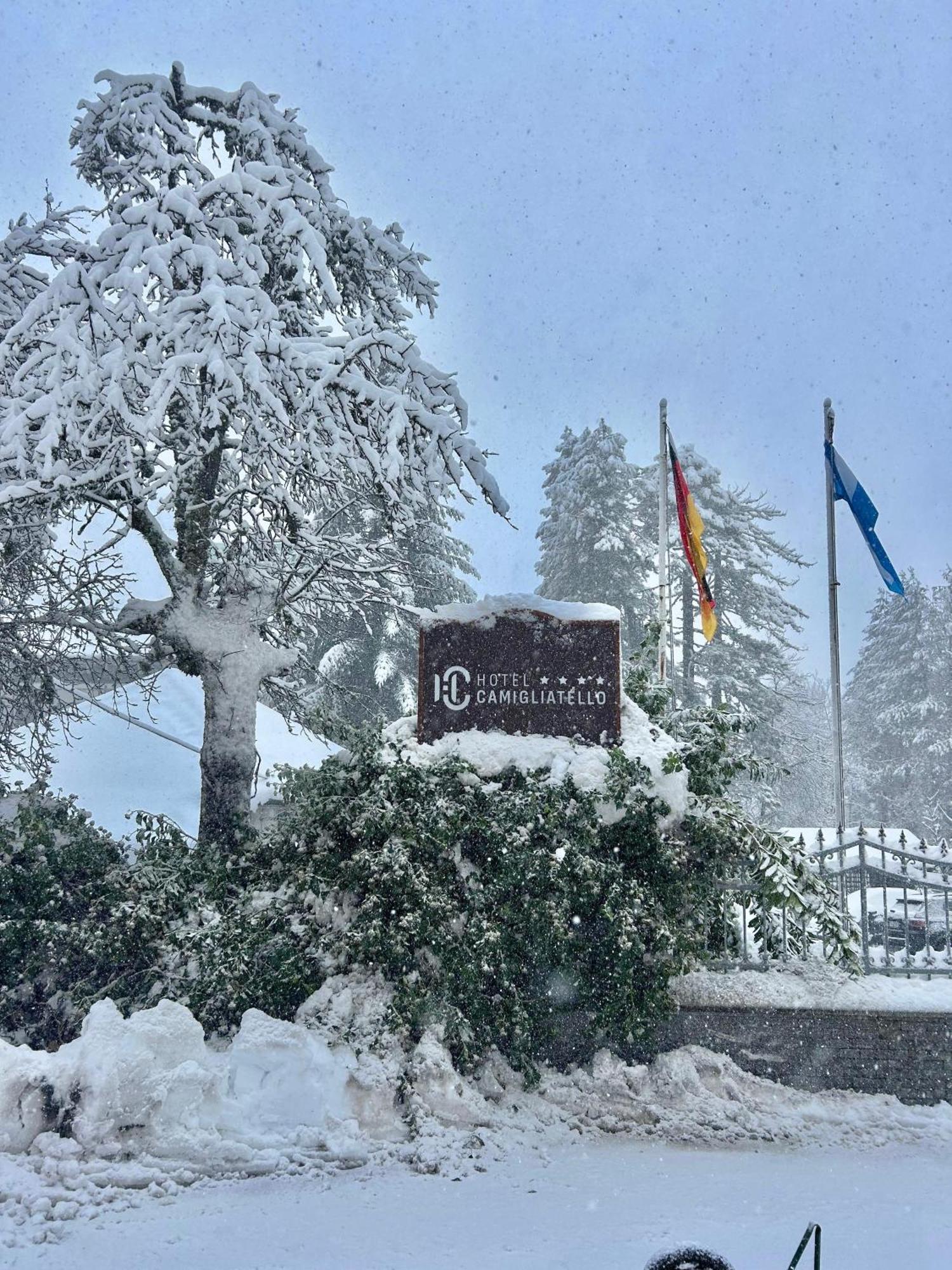Hotel Camigliatello Камилятело Силано Екстериор снимка